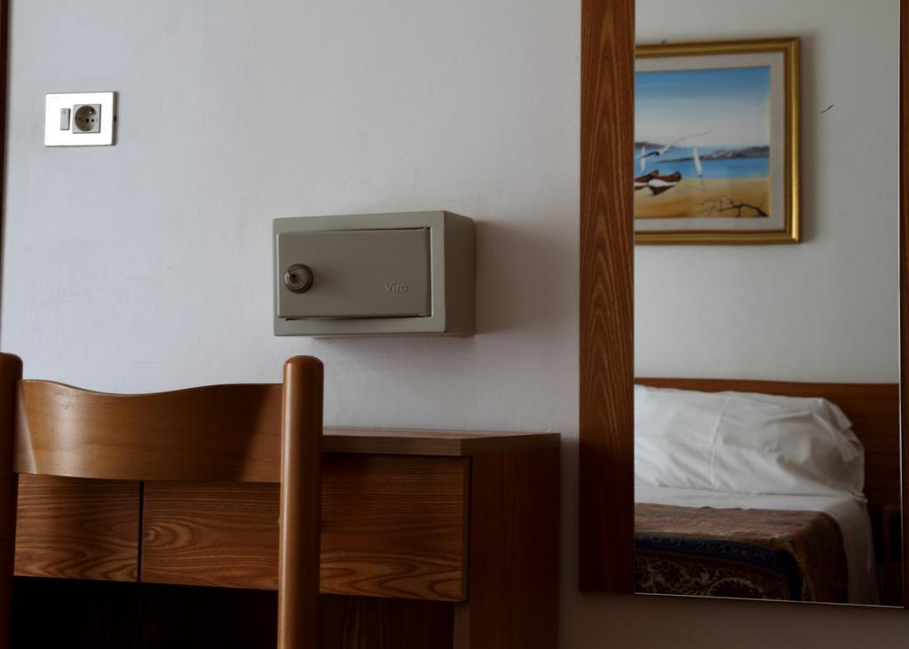 Hotel Universo Rimini Pokoj fotografie