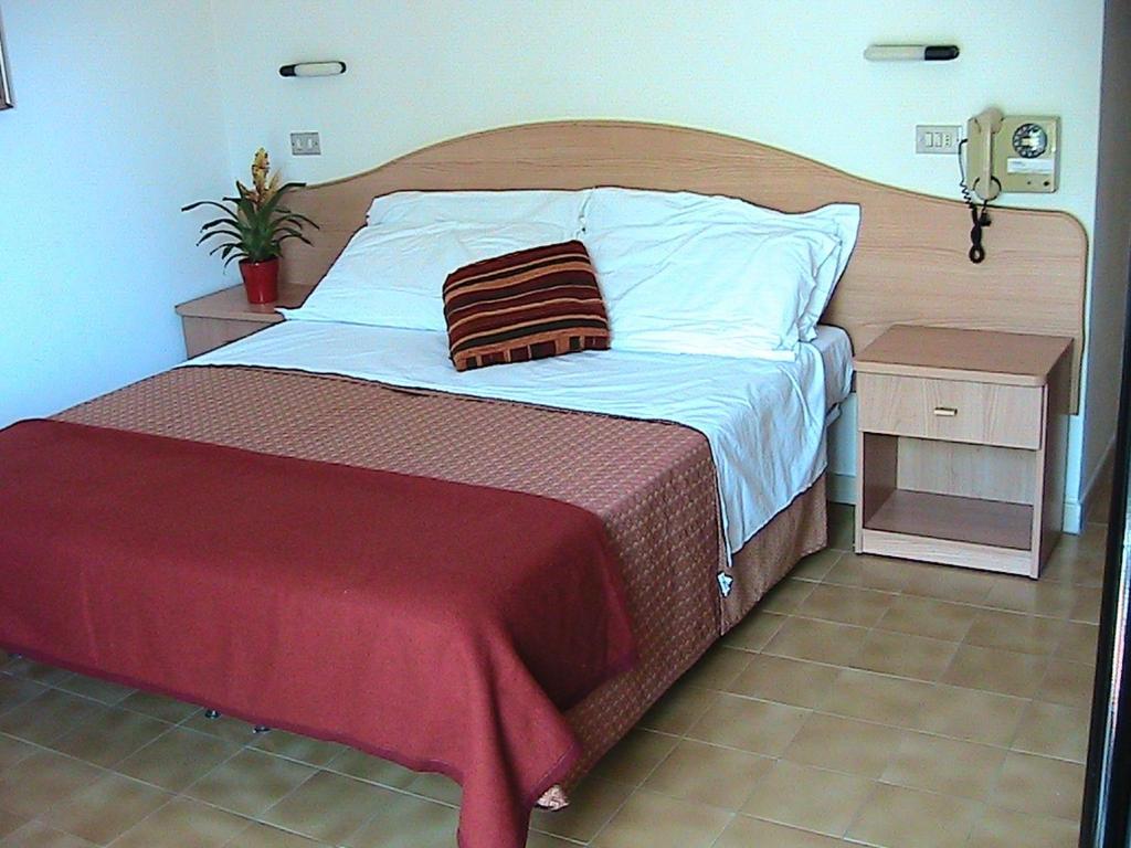 Hotel Universo Rimini Pokoj fotografie